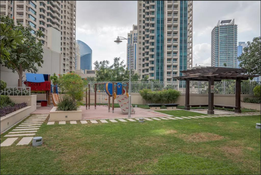 Faraway Homes - Burj Residences Дубай Экстерьер фото